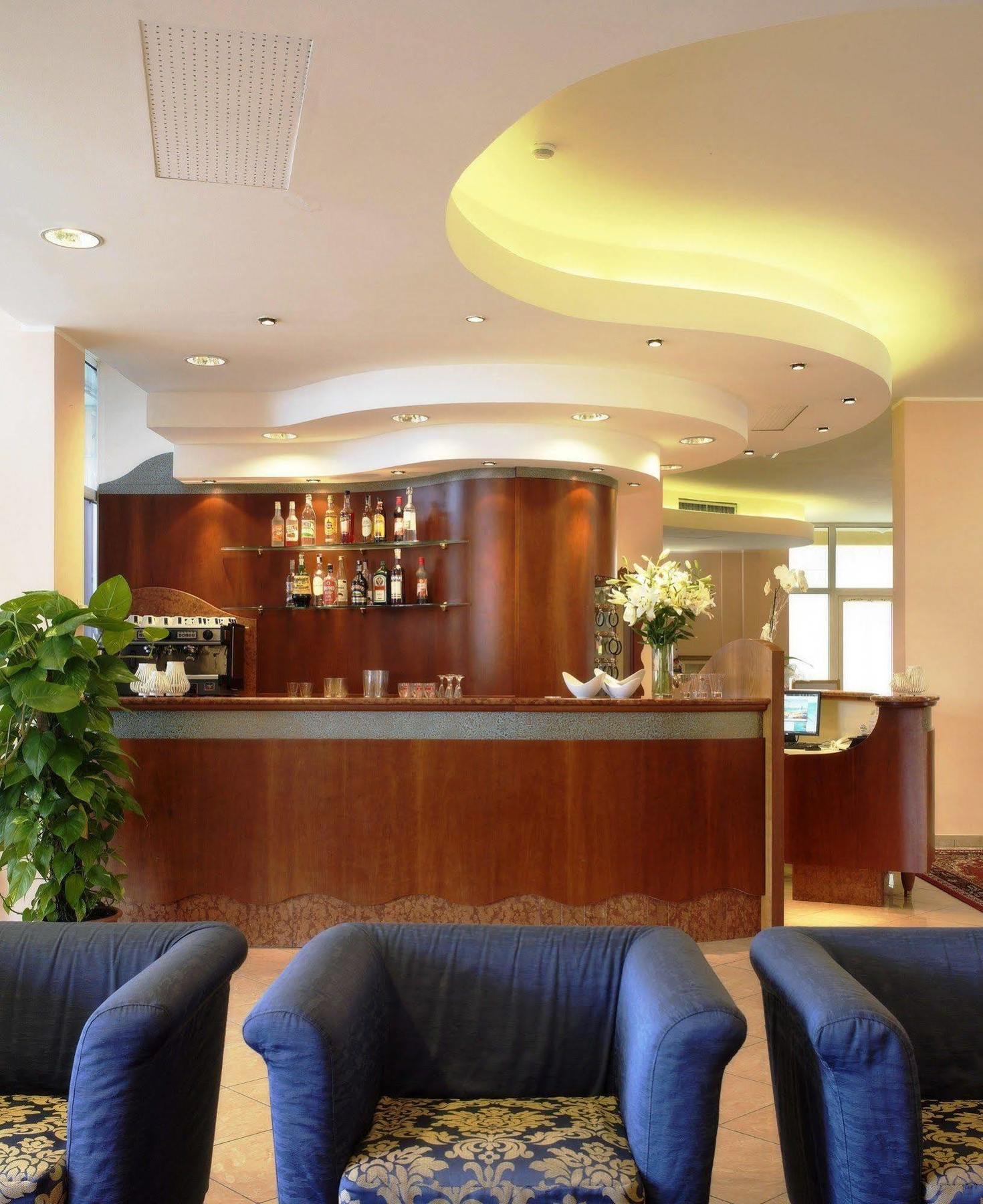 Residence Hotel Piccadilly Римини Екстериор снимка